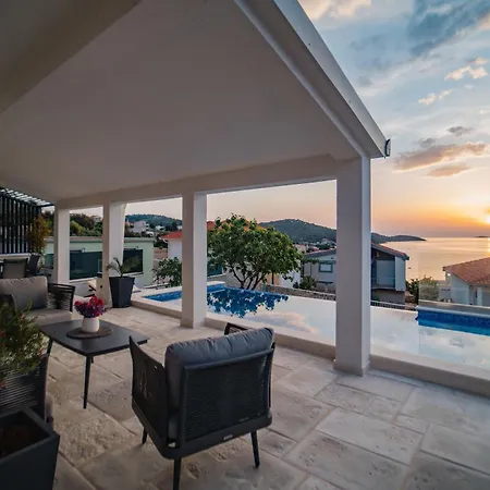 Miracle Villa